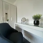 Corporate Stay - 4 Bedroom In Birmingham