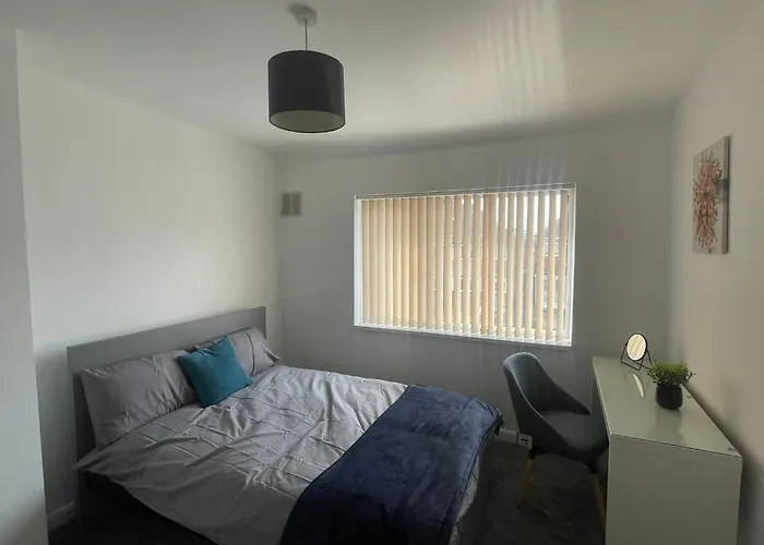 Corporate Stay - 4 Bedroom In Birmingham