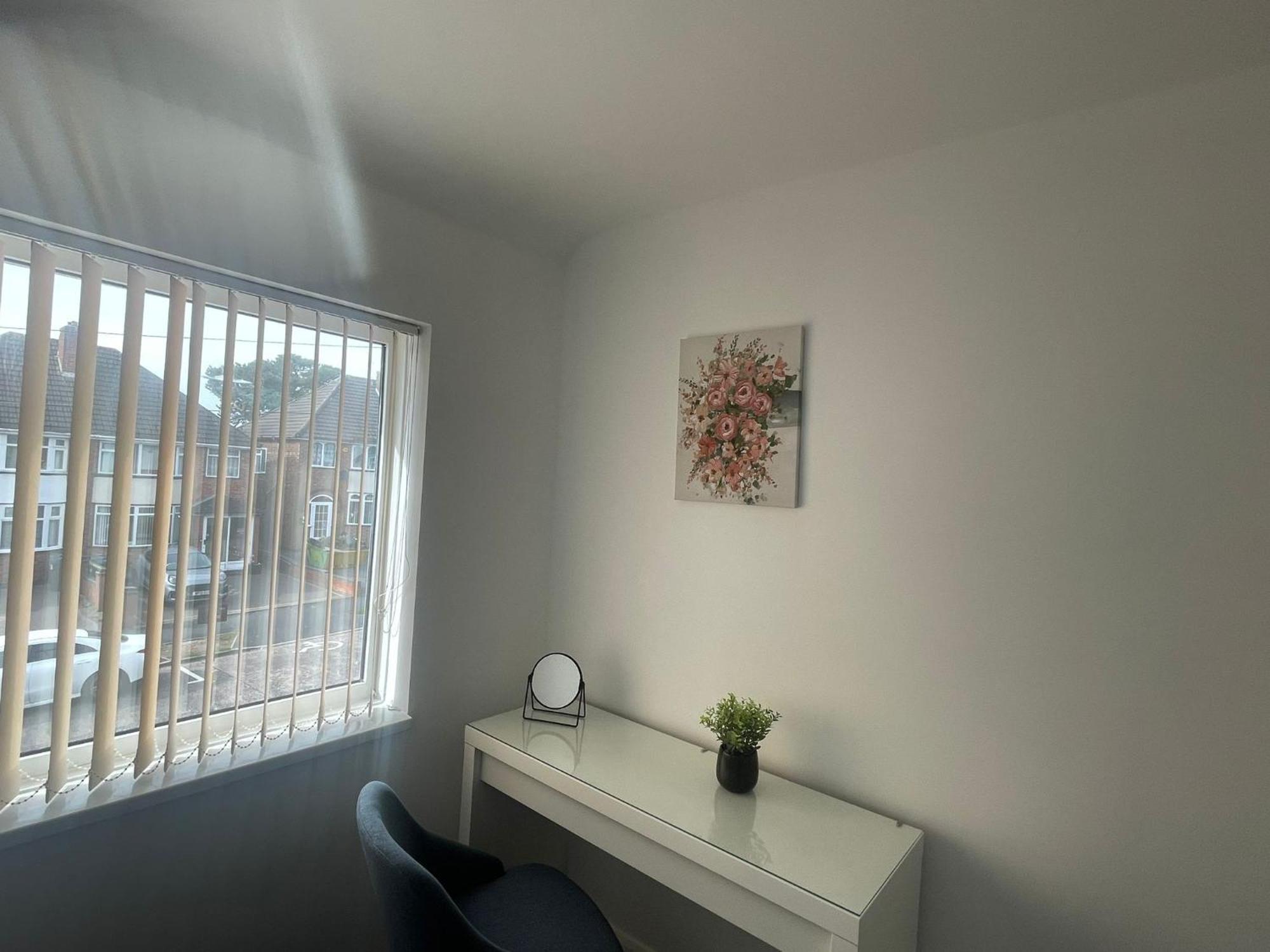 Corporate - 4 Bedroom In Holiday home